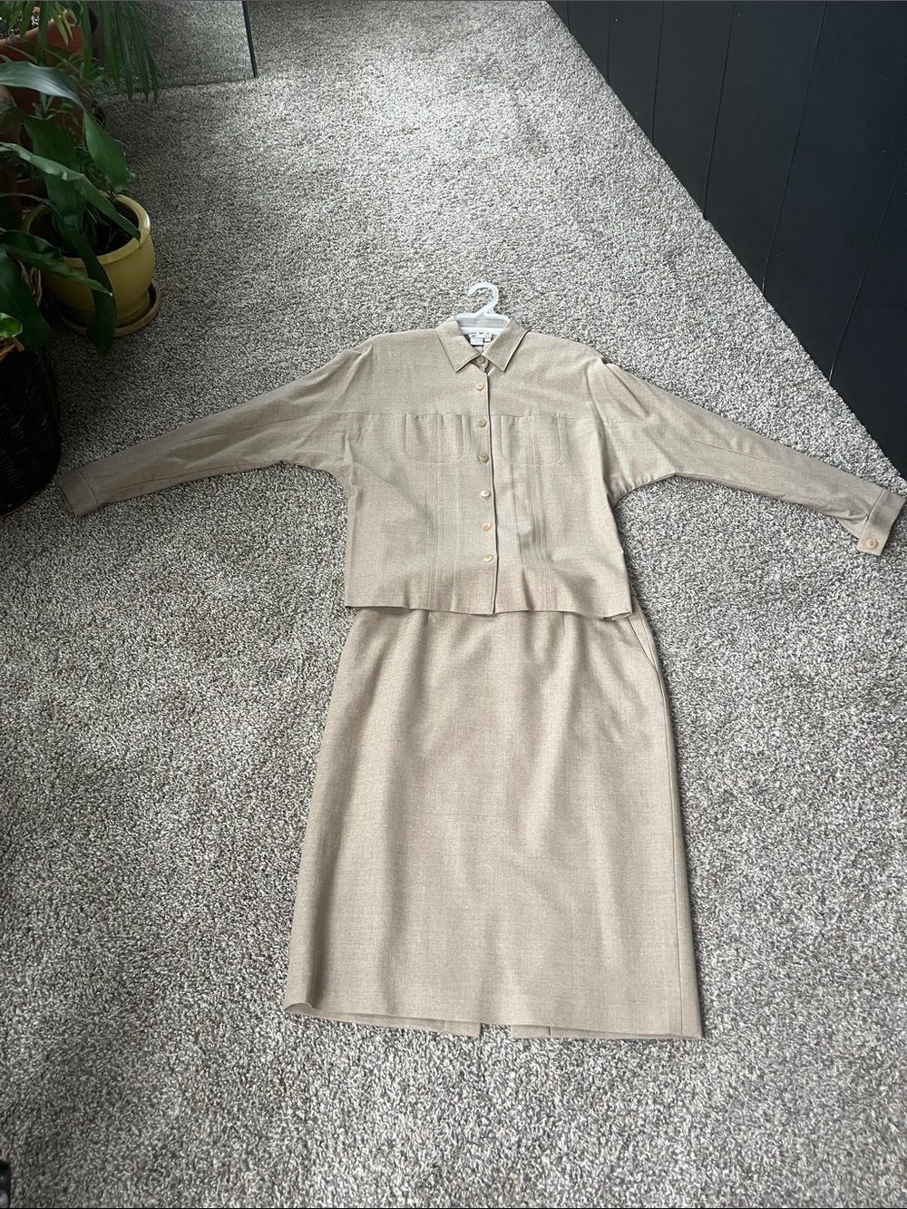Worth Neutral Beige 2pc Wool Skirt Suit